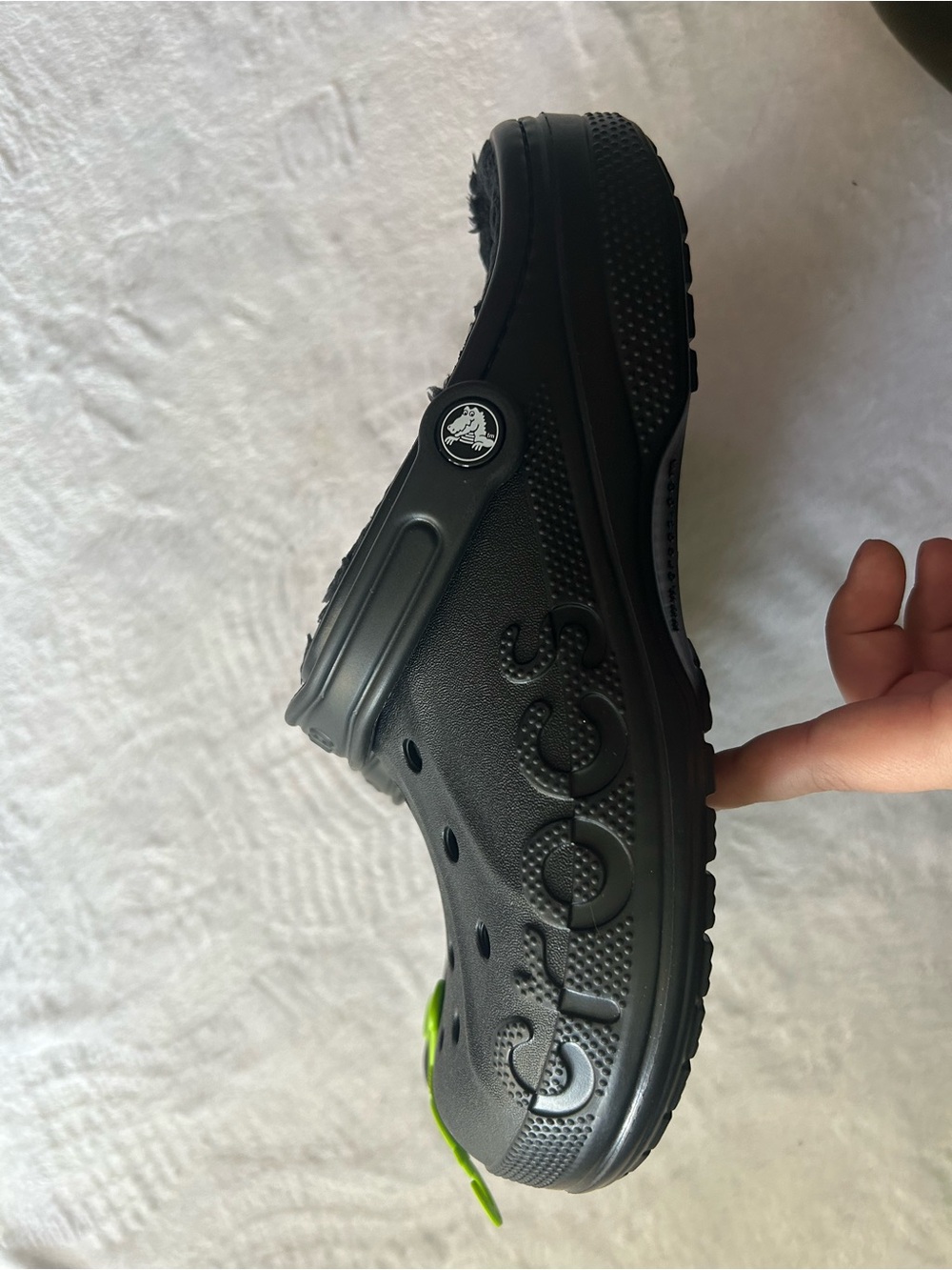 CROCS Baya Lined Clog in Black with Black Fleece - Picture 2 of 4